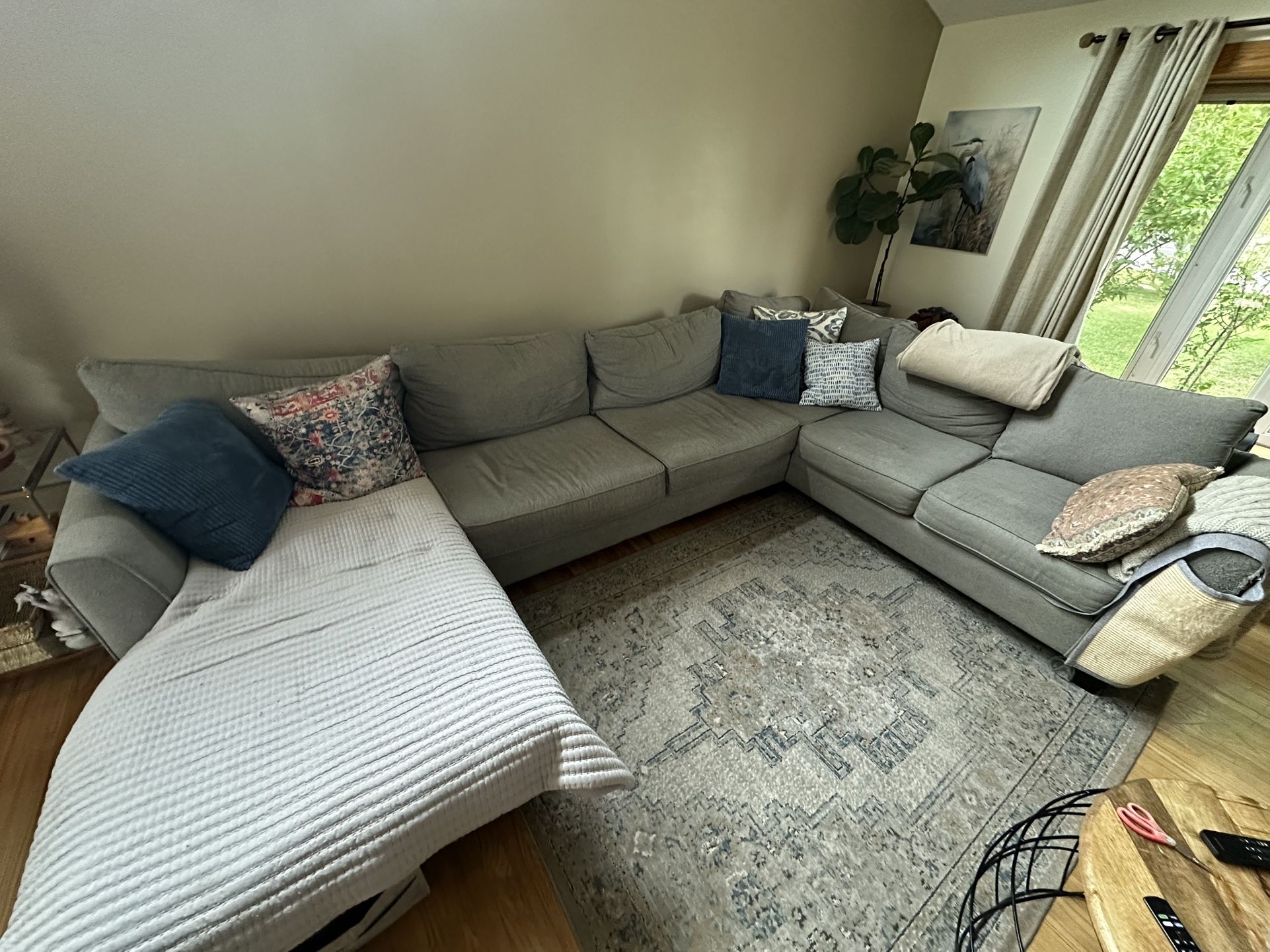 FREE U Shaped Sectional With Pull Out Bed