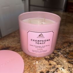 Bath & Body Works Champagne Toast 3 Wick Candle 