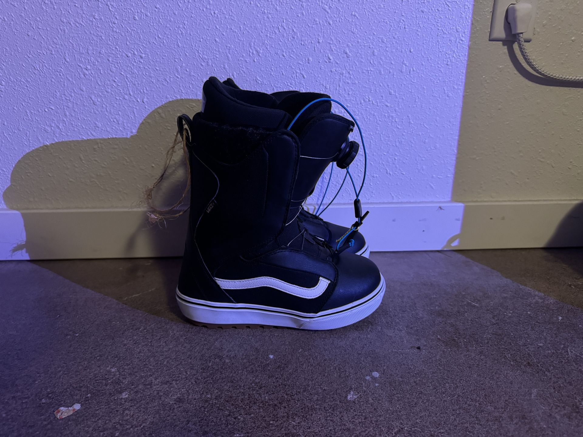 Size 7 Vans Encore OG Snowboarding Boots