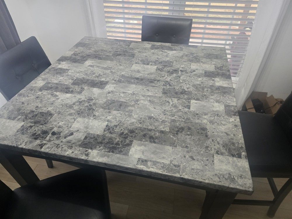 Perfect Breakfast Table For House or DINING Table for Small Apartment