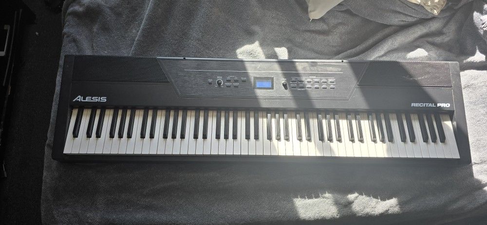 Alesis Recital Pro - 88 Key Digital Piano Keyboard with Hammer Action Weighted Keys, 2x20W Speakers, 12 Voices, Record and Lesson Mode, FX and Display