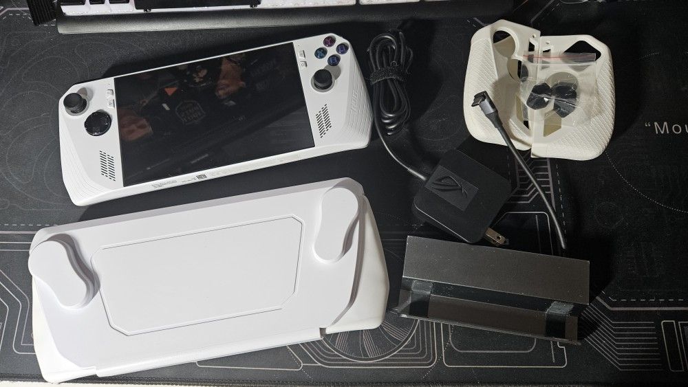 Asus ROG Ally Z1 Extreme 1TB w/ Accessories
