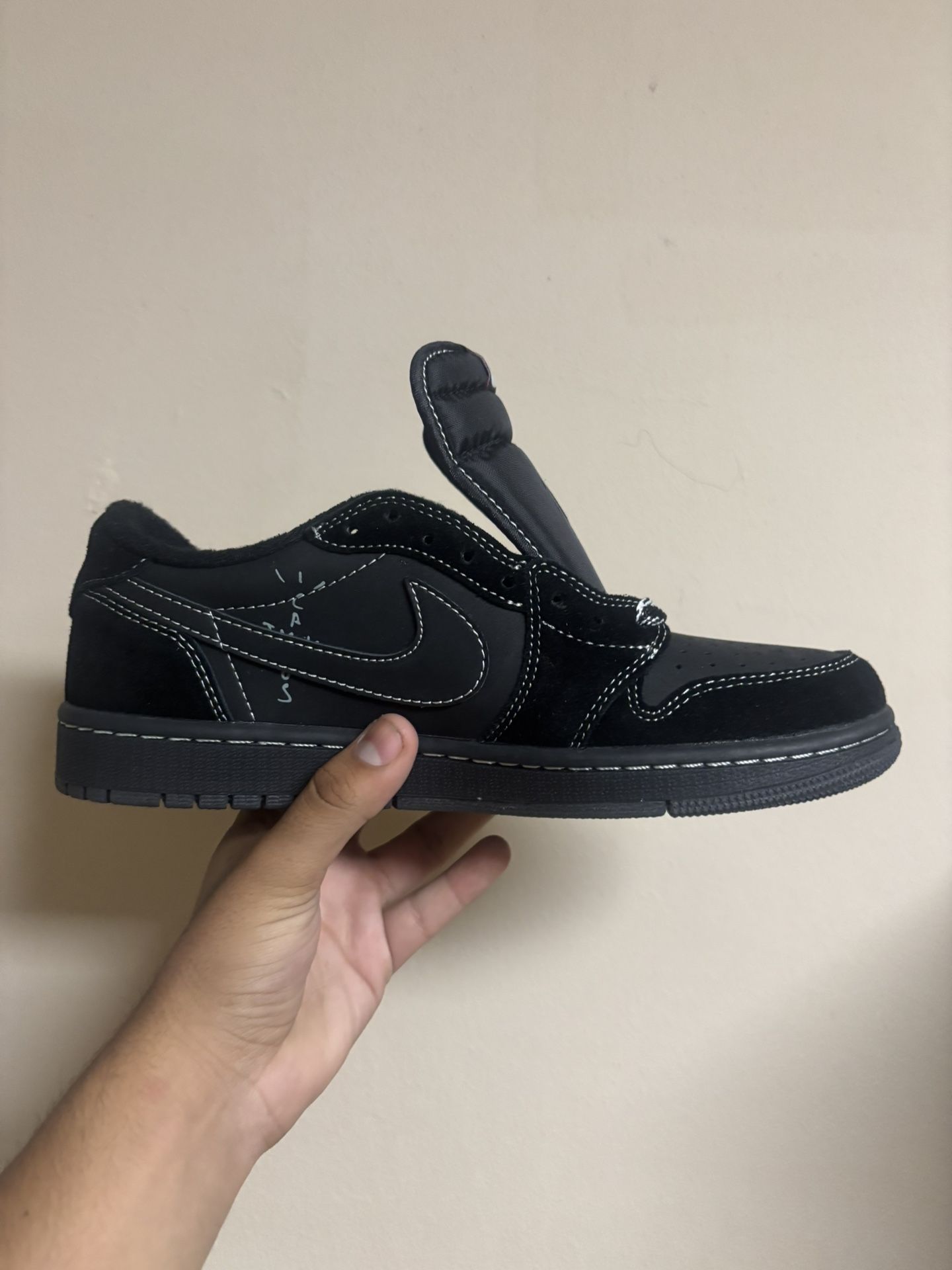 Travis Sccot dunks