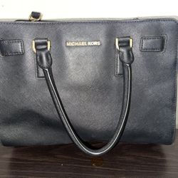Michael Kors Hand Bag With Shoulder Strap