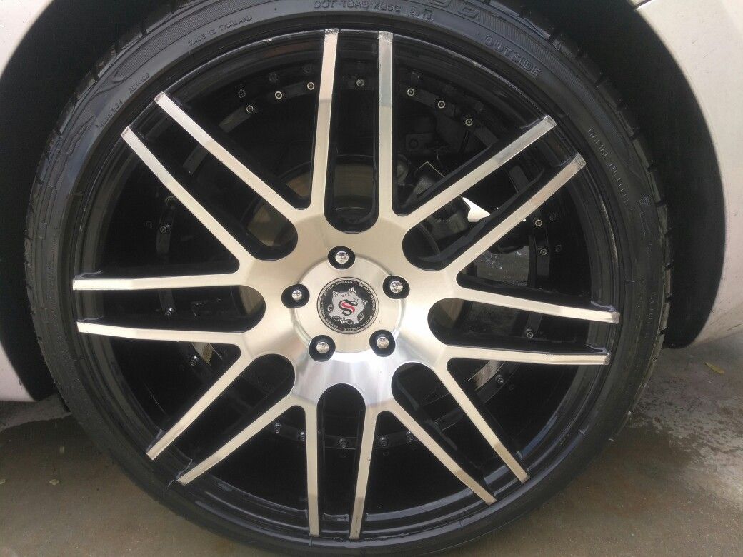 SEVIZIA 20" rims with low profile tires