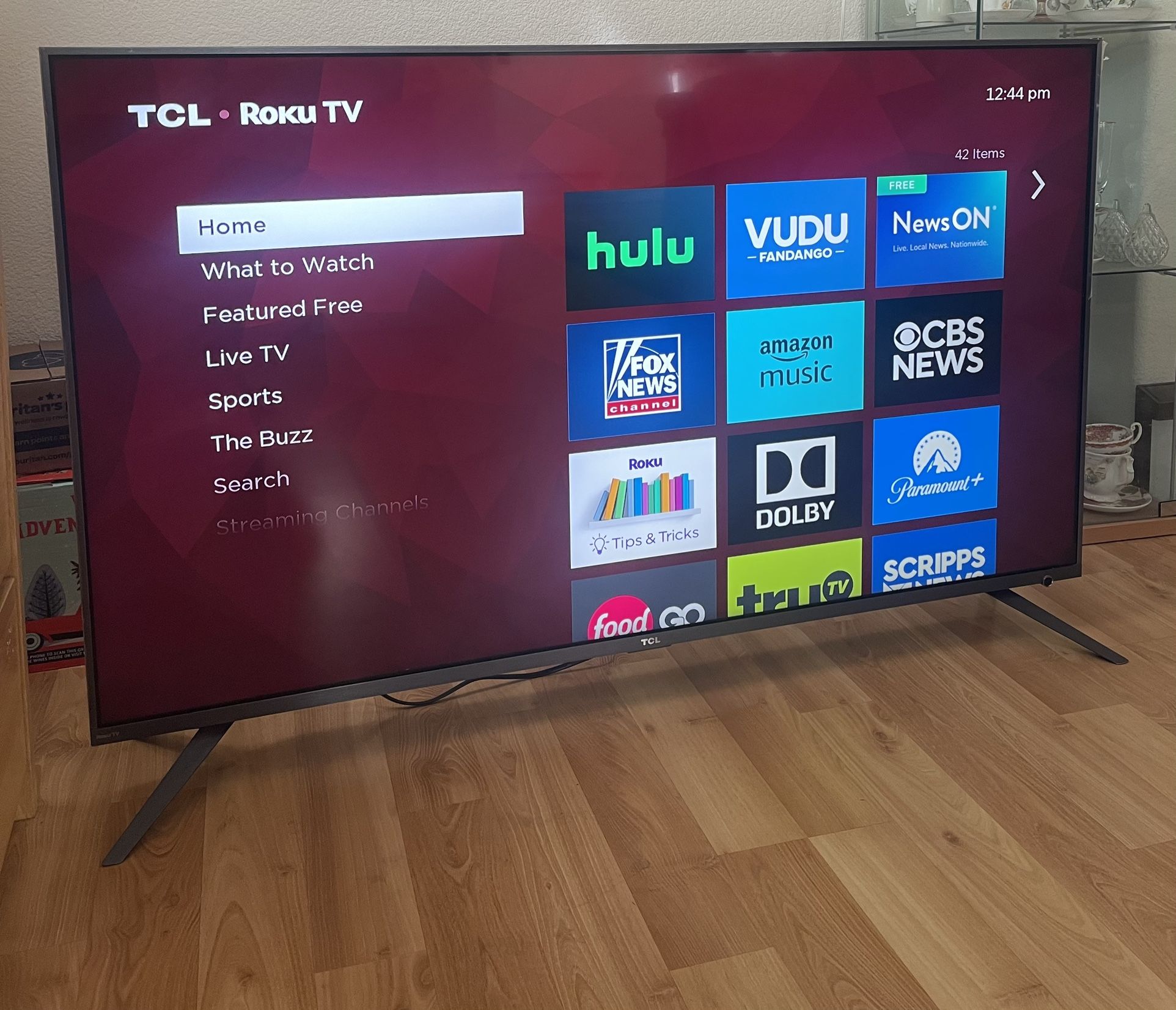 TCL 55 inch Class 6-Series 4K UHD Dolby Vision HDR Roku Smart TV - 55R615
