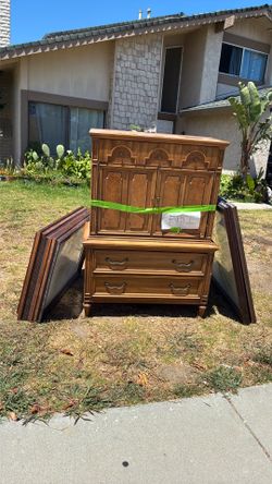 Free curbside mirrors and dresser and sink