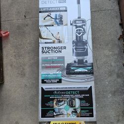Shark DetectPro Lift-Away ADV Upright Vacuum, Pet Friendly, Dirt Detect, Edge Detect, Floor Detect, Direction Detect, DuoClean PowerFins, LA800 Royal 