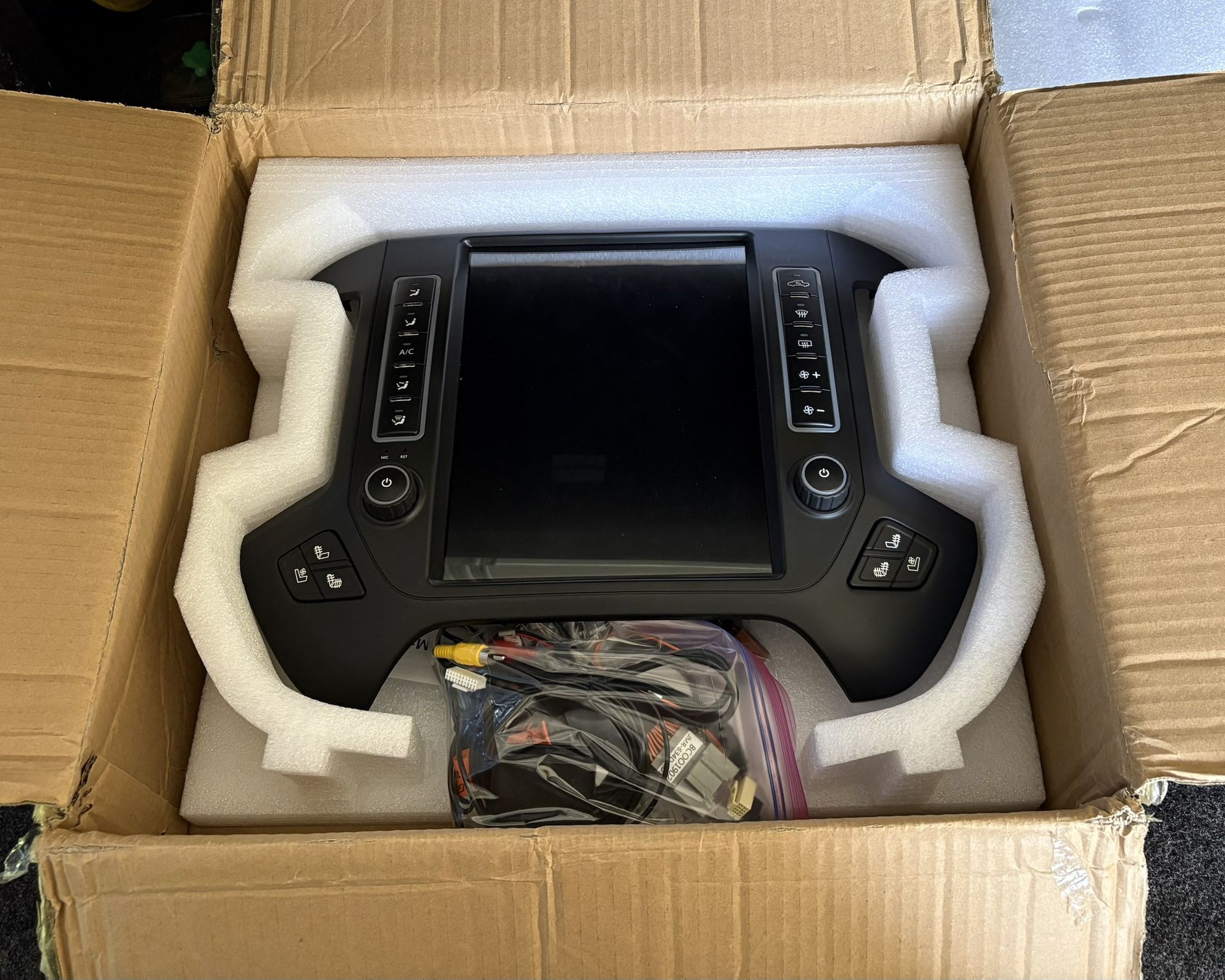 Head Unit 2015-16 GMC/Chevrolet Sierra/Silverado 2500HD