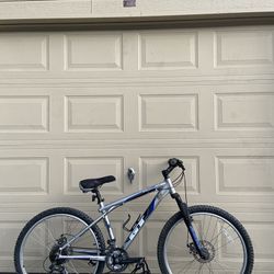 GT Avalanche 3.0 Mountain Bike – 26” Wheels – 24-Speed – Small Frame – Disc Brakes Bicycle 