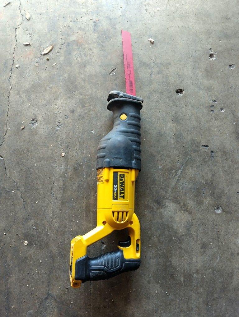 DeWalt Cordless Sawzall Reciprocating Saw 20v Max tool Only 