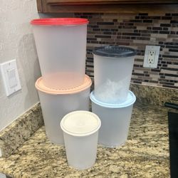 Servalier Tupperware Set
