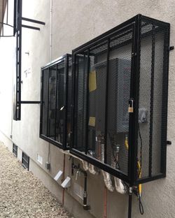 Accesses, roof ladders, utility cages !