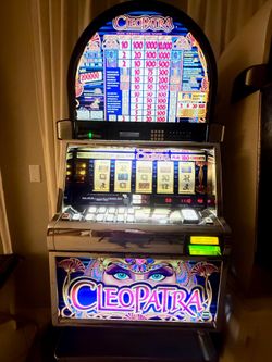 IGT Cleopatra 5 Reel Vegas Slot Machine in Excellent Working Condition
