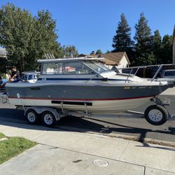 1986 Bayliner Trophy  Fishing Boat 