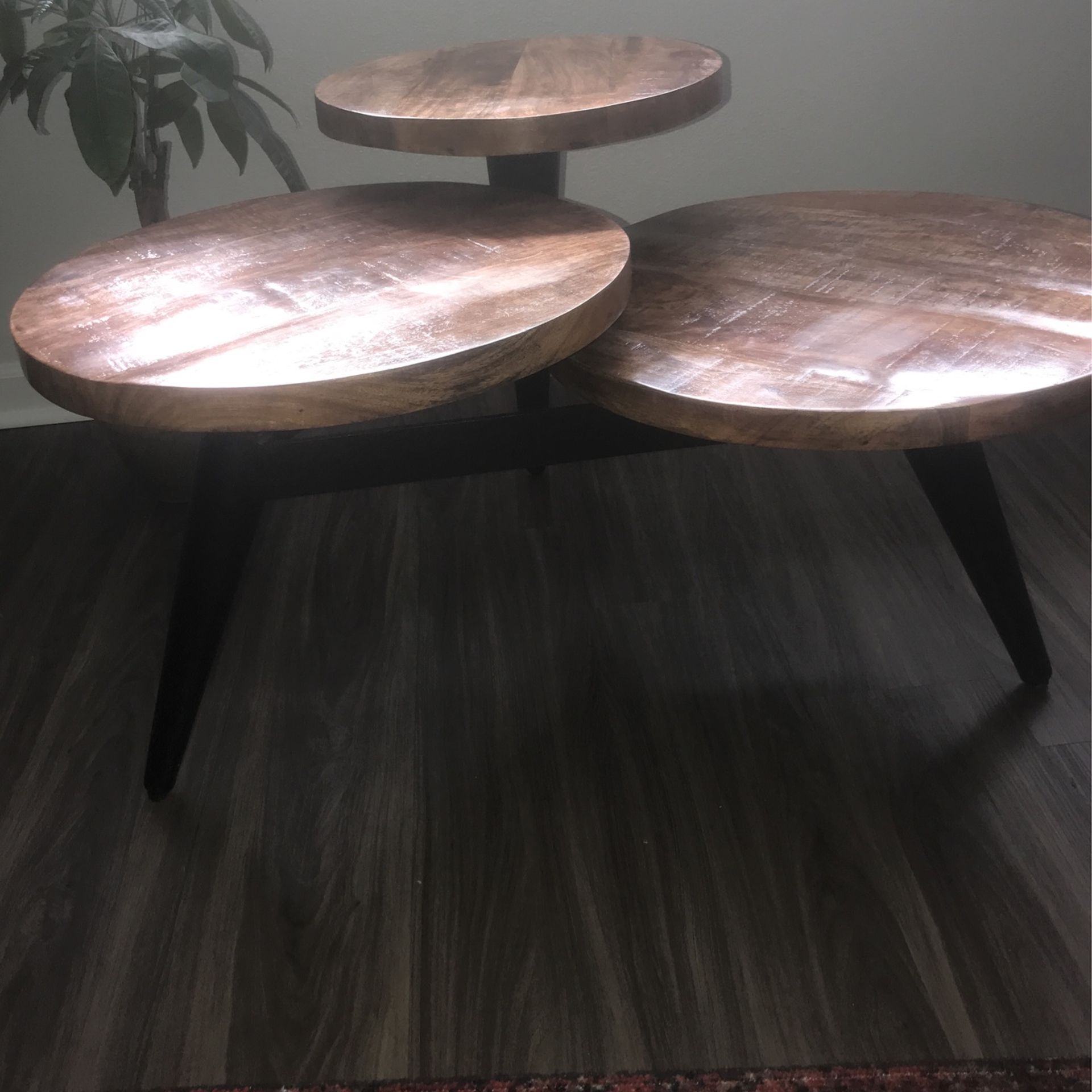 Amazing Unique Coffee Table- Excellent Condition