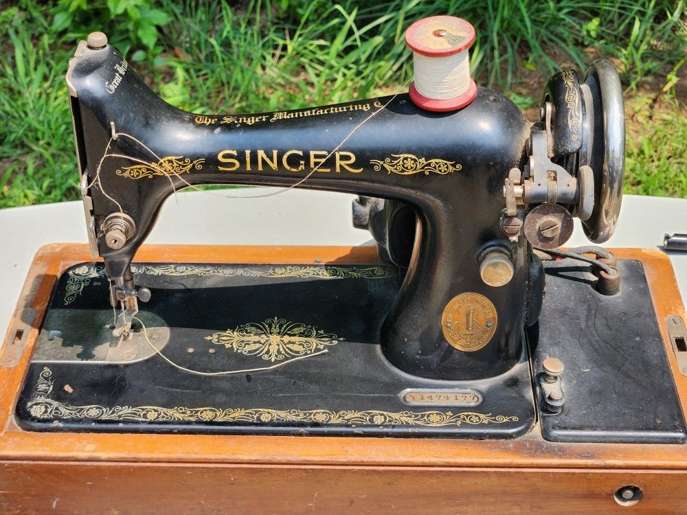 1923 Singer Model 99K Electric Sewing Machine w/ Knee Control