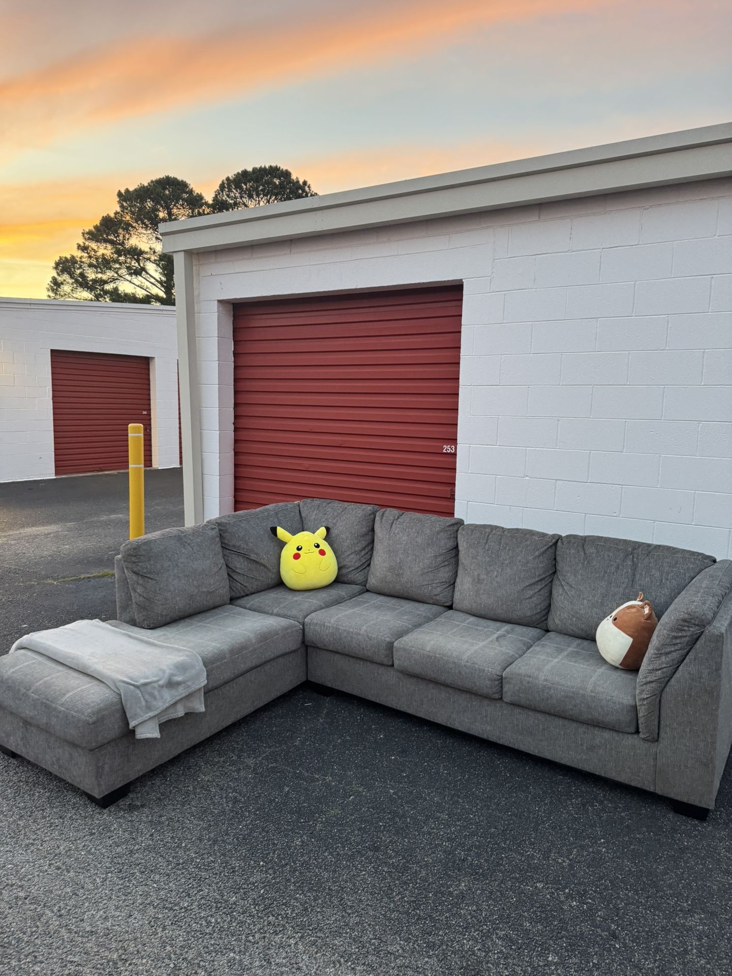 Sectional couch sofa