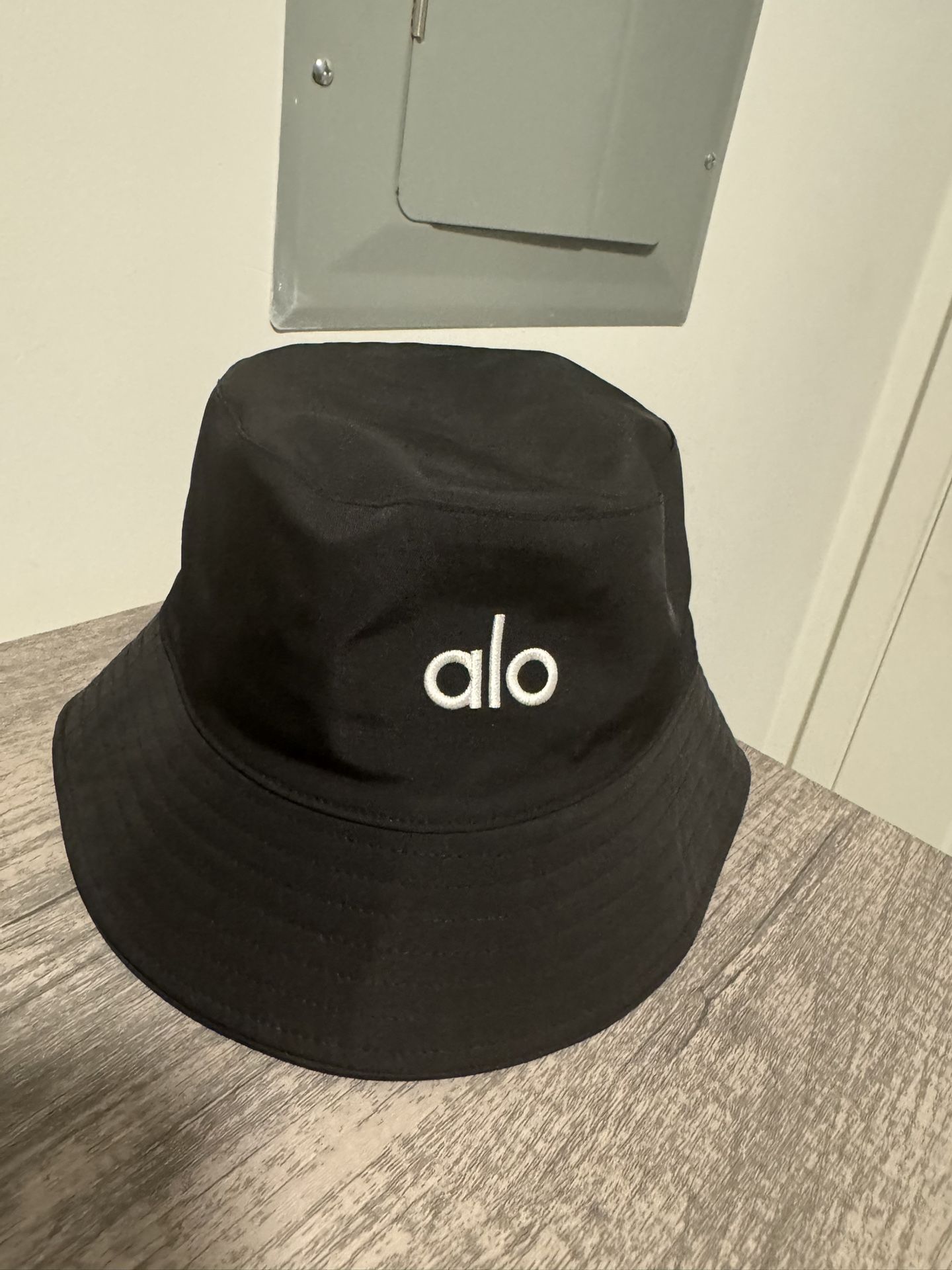 Alo Bucket Hat In Black