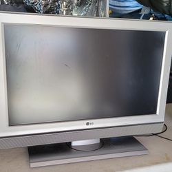 32" LG TV WORKS PERFECTLY 