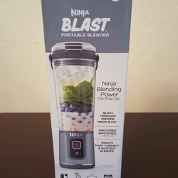 Ninja Blast 18oz. Portable Blender BC151NV Shark Ninja Rechargable Leak Proof Lid Sip Spout Denim Blue 