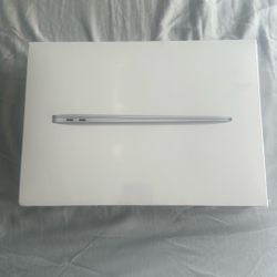 13-inch MacBook Air with Apple M1 chip