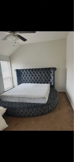King size round storage bed