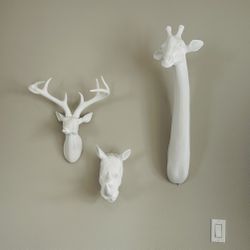 4 Decorative animal heads