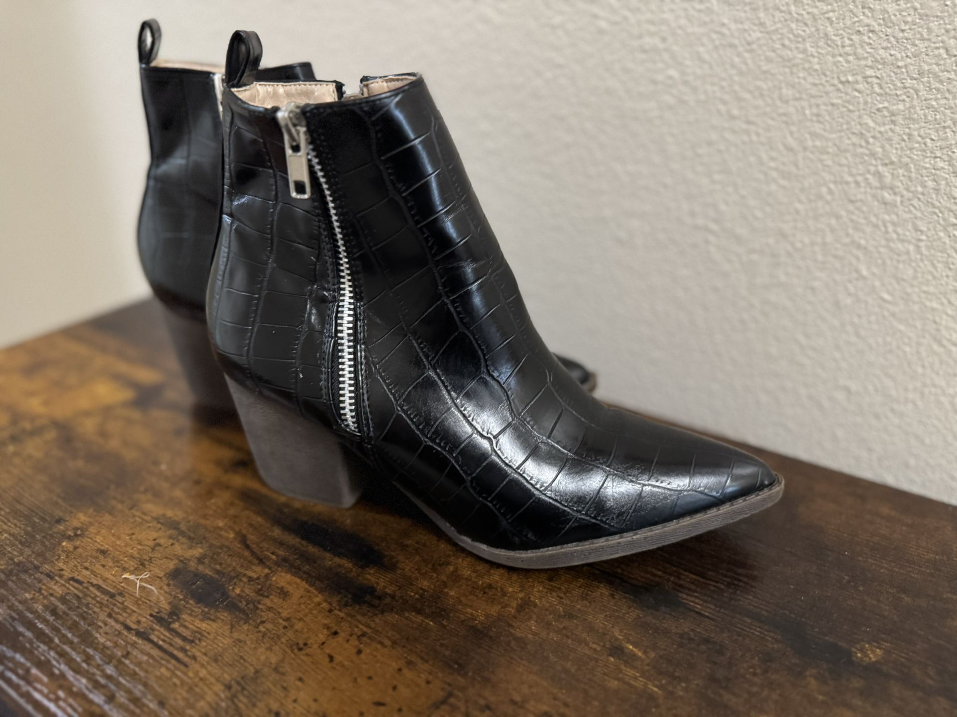 Bootie Snakeskin Pointy Toe Heeled Shoe