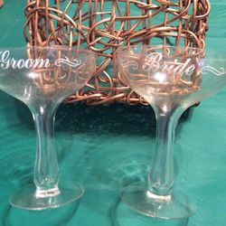 GROOM & BRIDE GLASSES