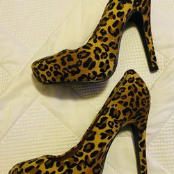 LEOPARD PRINT HEELS 
