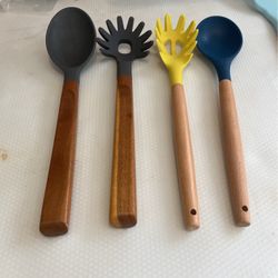Pamper Chef Spoons (4). Pick up dysart Road and Thunderbird.