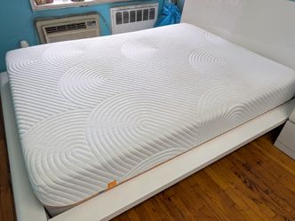 Like New Tempur-Pedic 10" Queen Size Mattress