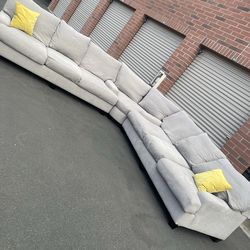 Really nice sectional couch good condition