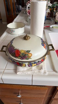 Enamel Casserole Dish with Lid and Fruit Pattern