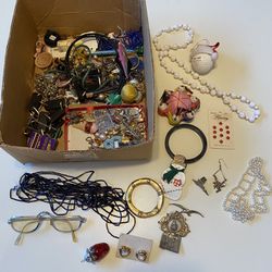 LOT Jewelry Necklaces Pins Bracelets ALL FOR 