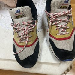 Men’s new balance sneakers, size 10