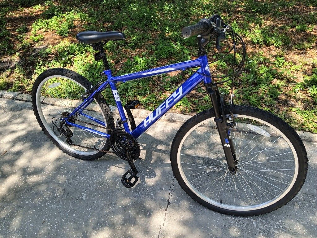 Like New 26 Inch Men's huffy Rock Creek Blue Mountain Bike