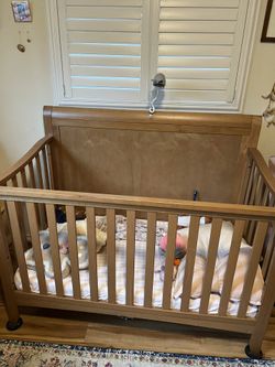 Crib With Breathable Mattress