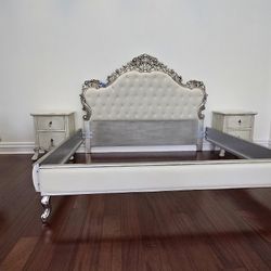 King SIZE Bedroom Set W/seating Chairs And Deak
