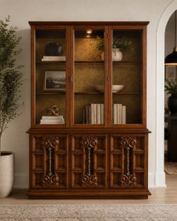 Vintage Thomasville Display Cabinet| Lighted|$895 OBO