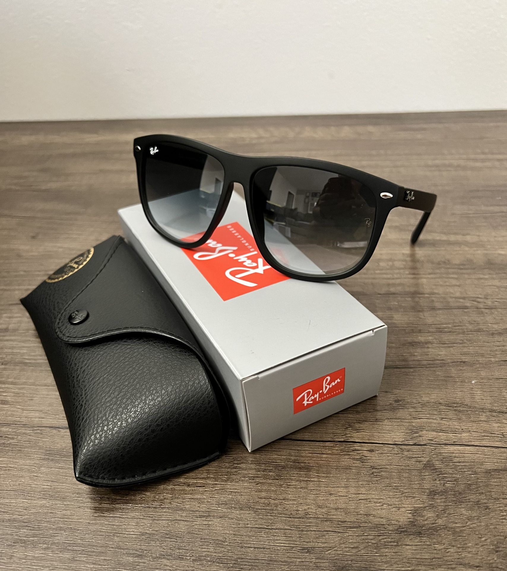 NEW RayBan Sunglasses with Original Ray Ban Packiging Box And Pouch RB4147 Boyfriend