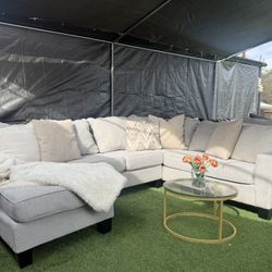 Light Gray Sectional Couch DELIVERY AVAILABLE 🚚