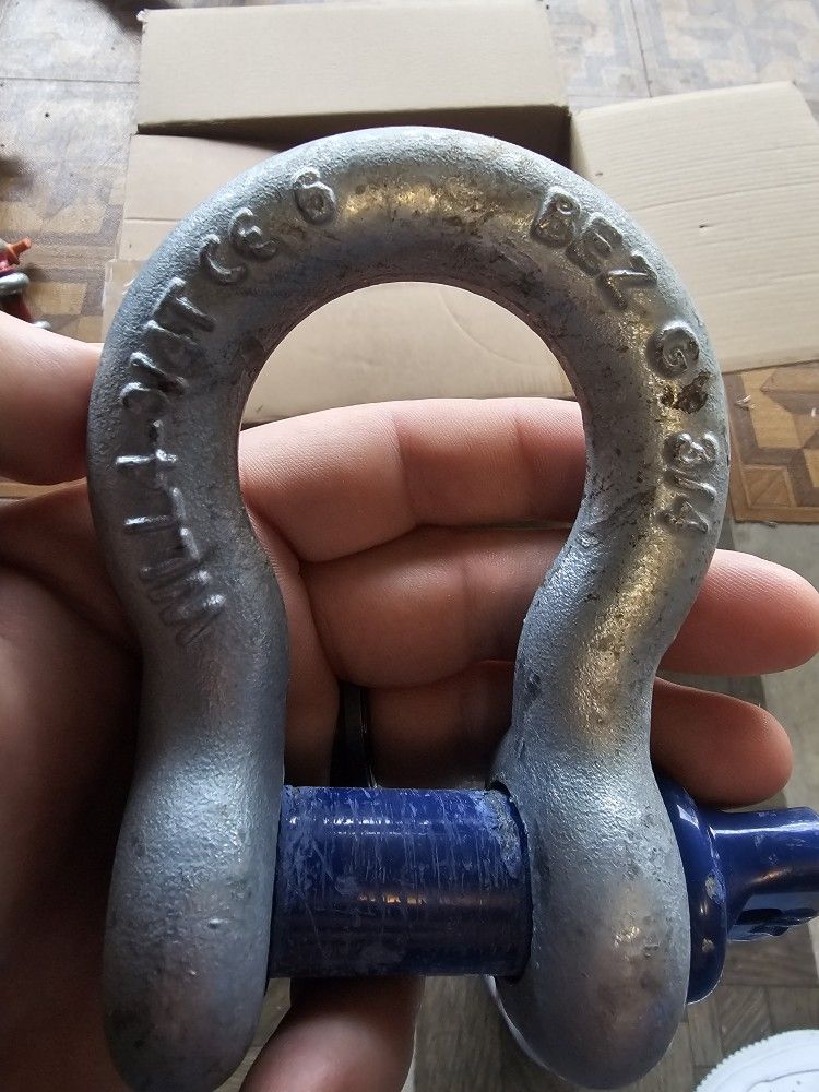 4 ¾T Shackles