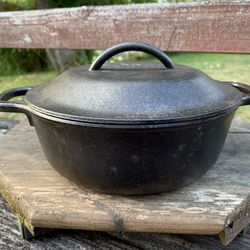 Vintage Lodge Cast Iron Dutch Oven Pot w/Lid #8 ~10 1/4"