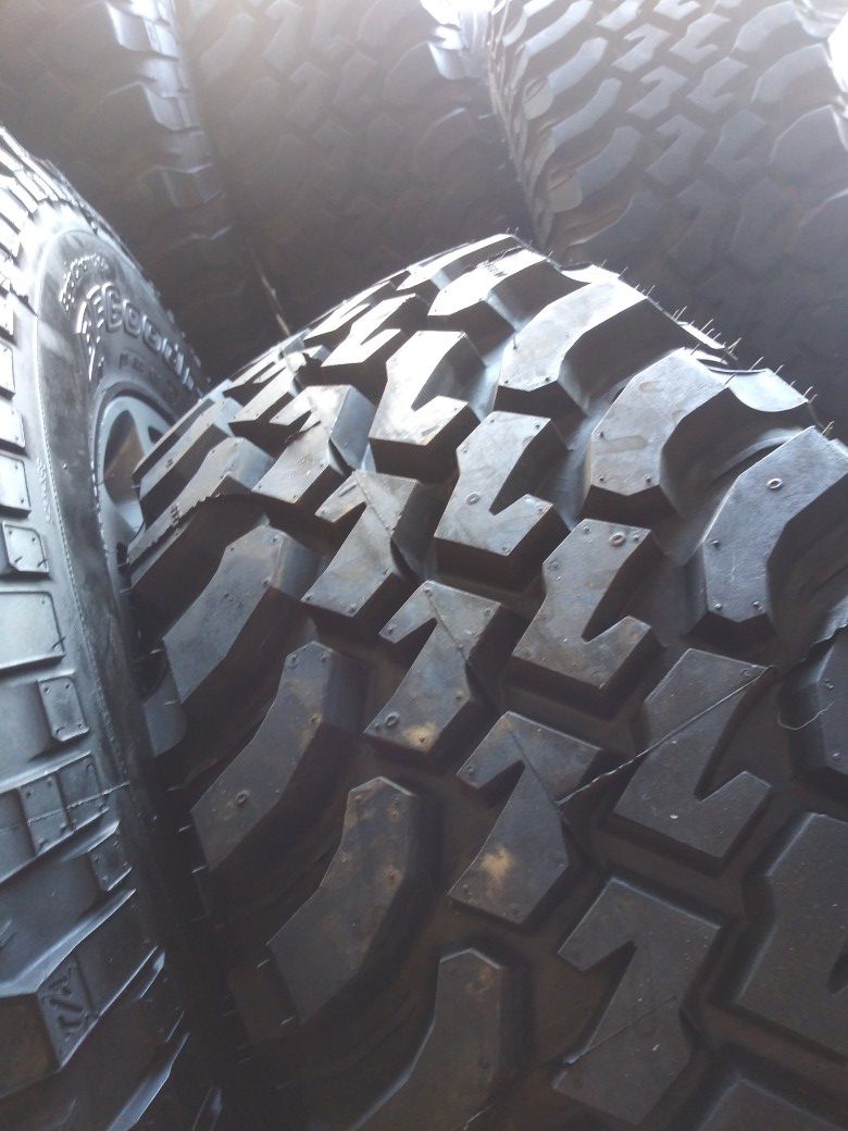 Jeep Wrangler Rubicon wheels and tires