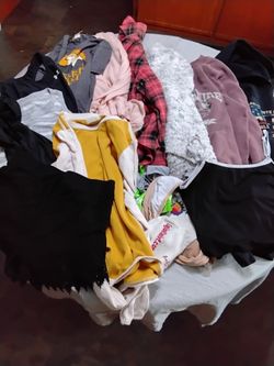 Mixed Women's Clothing Bundle Lot. Size small all 16 pieces for