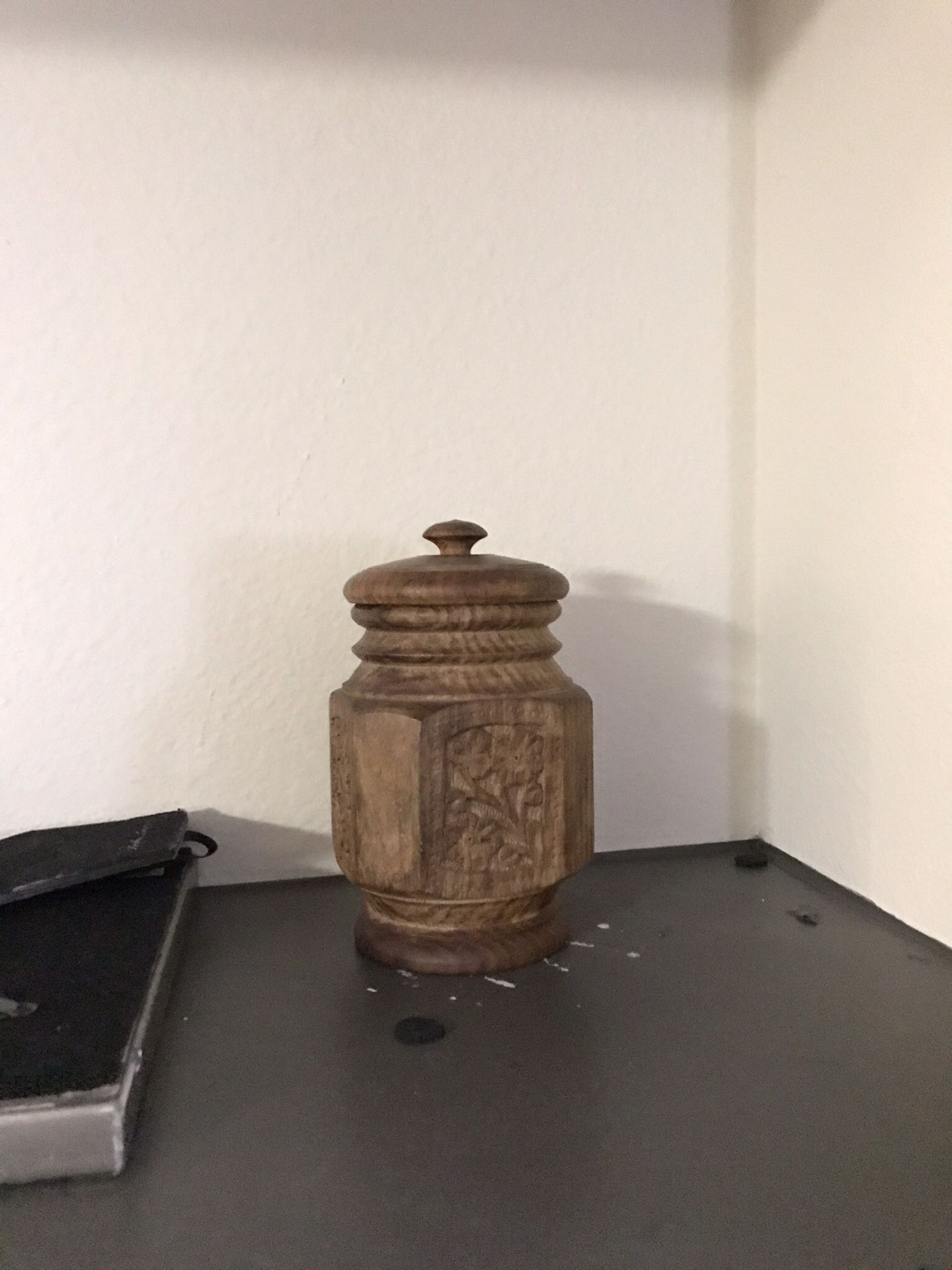 Small wooden storage canister w/lid (home/office desk decoration)