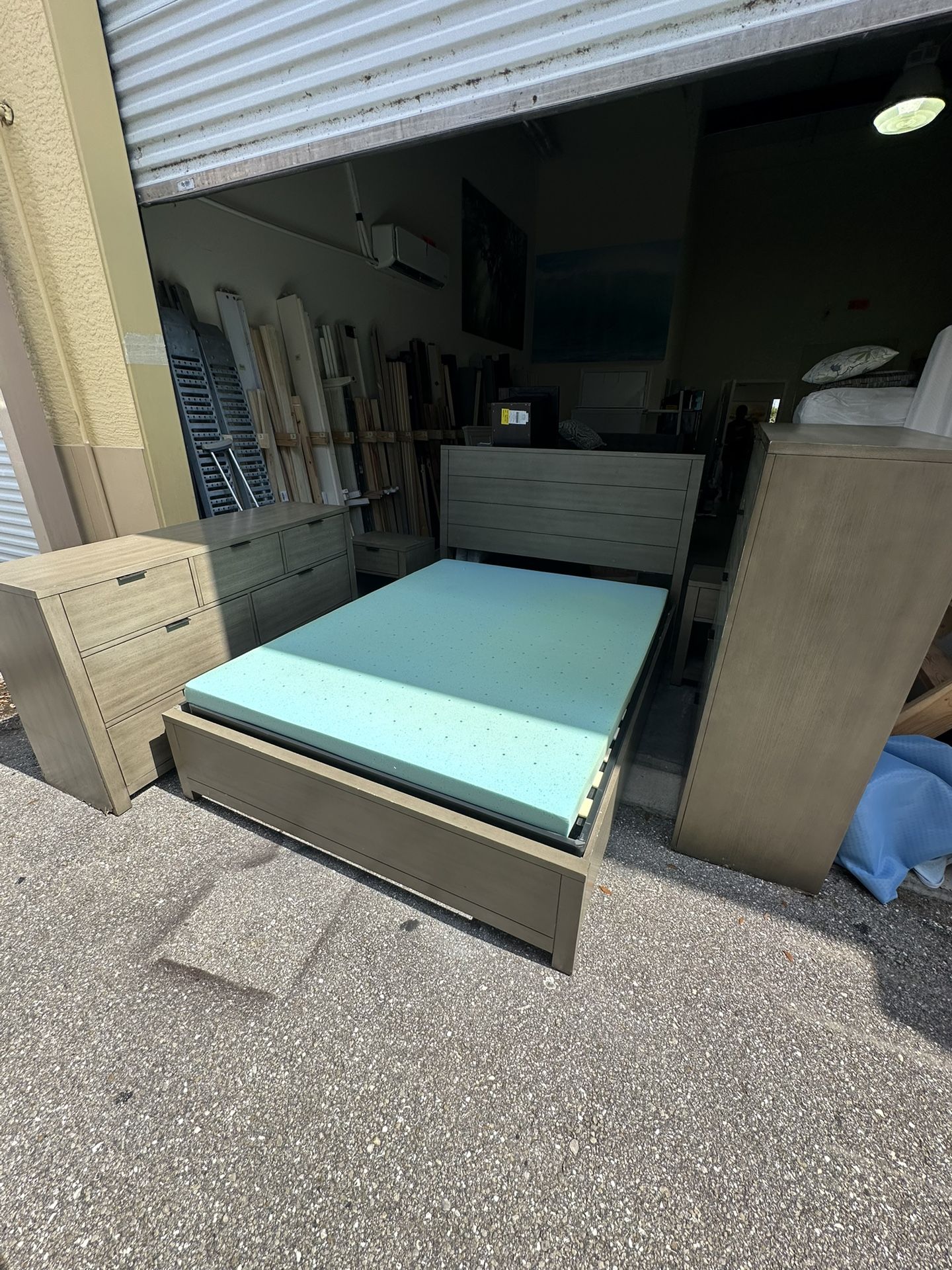 Queen bedroom set