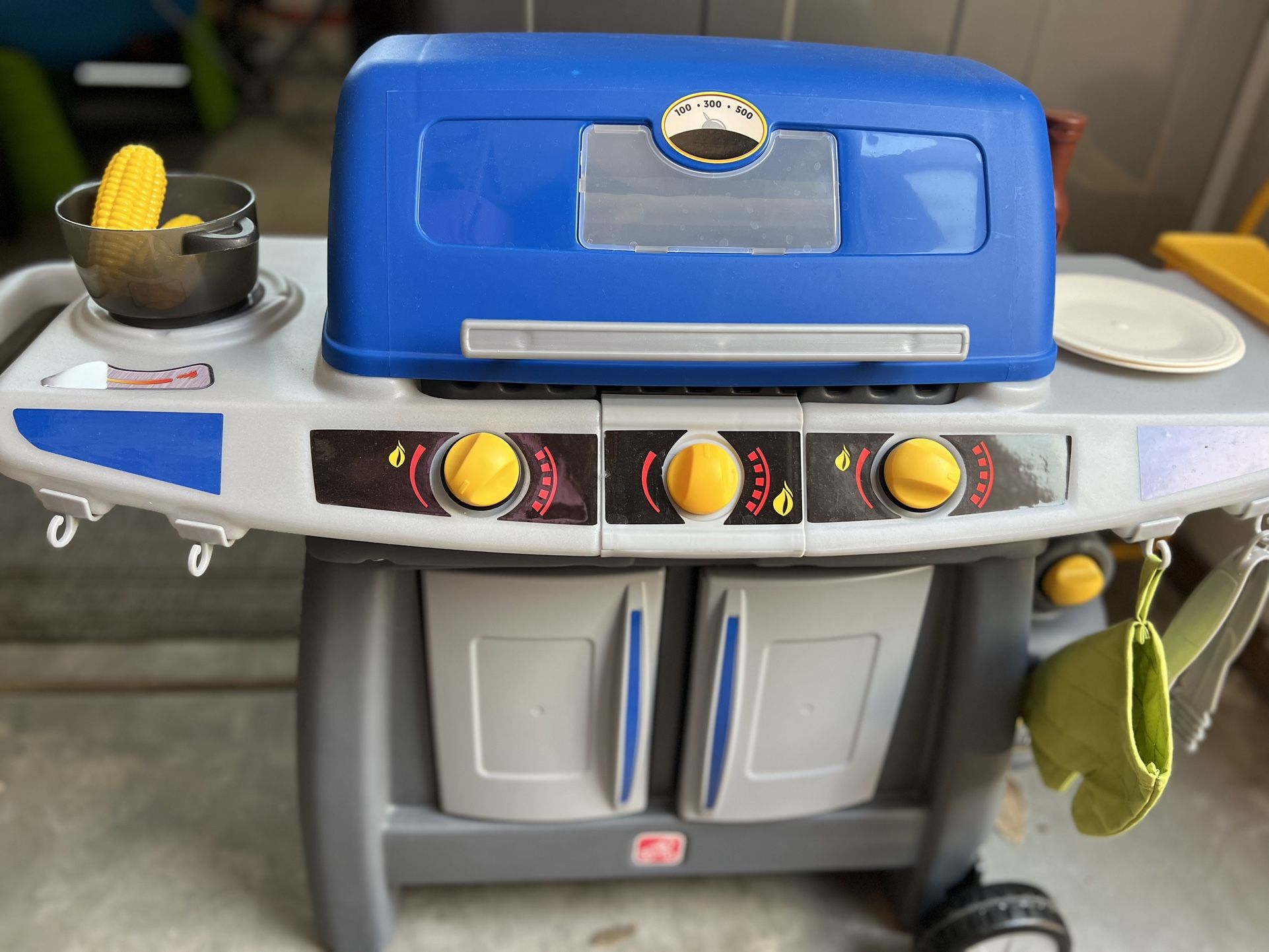 BBQ Grill Playset - Step2 Sizzle & Smoke – Includes 15 Toy Grill Accessories